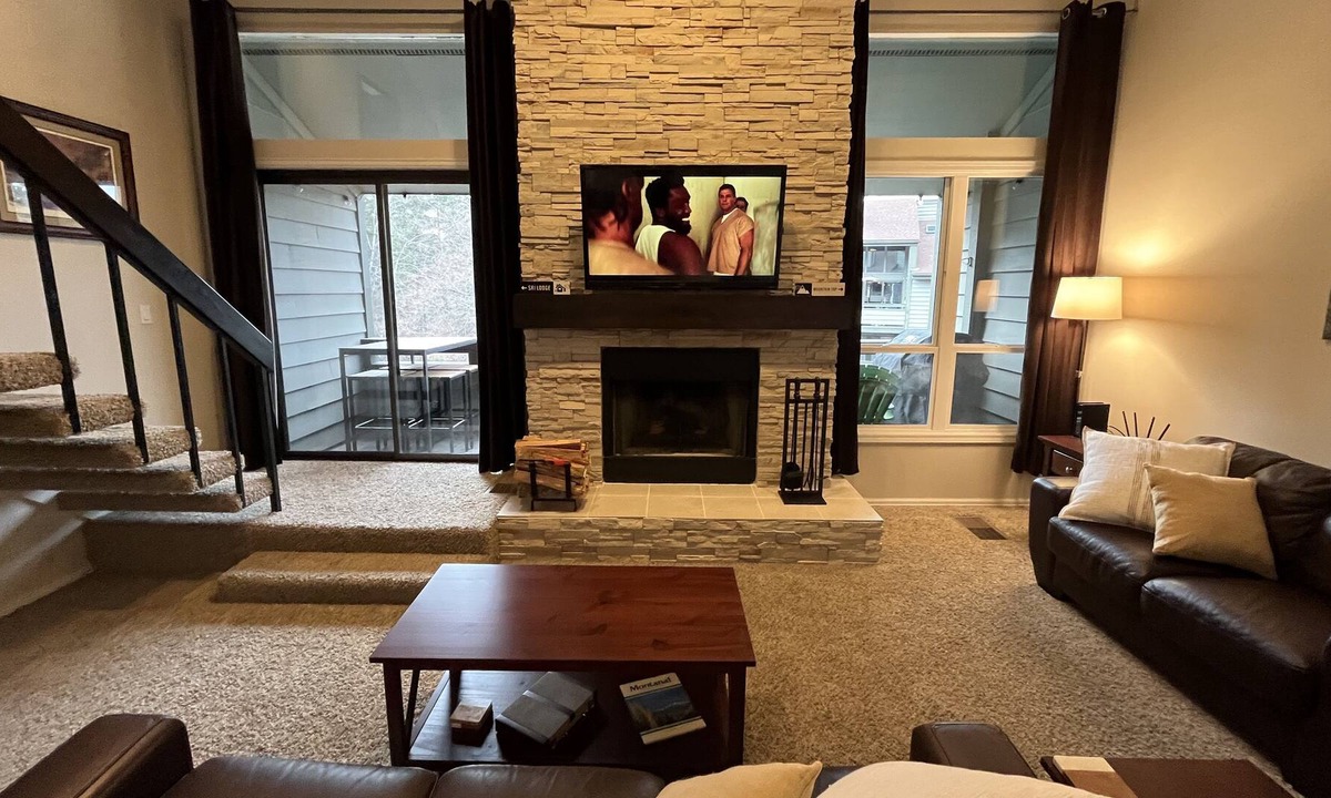 Bigfork Condo | Beautiful Updated Condo with Boat Slip in Bigfork Montana