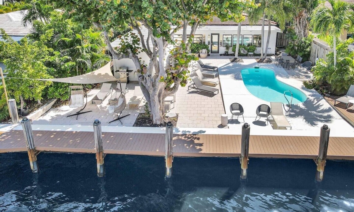 Santa Barbara Estates Condo | Beautiful Waterfront Condo on Canal with Pool & Walk to Beach! Boat Watch! 2b/2b