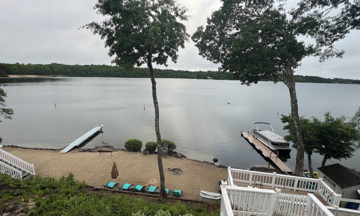 Mashpee House | Beautiful Waterfront Home on John’s Pond,