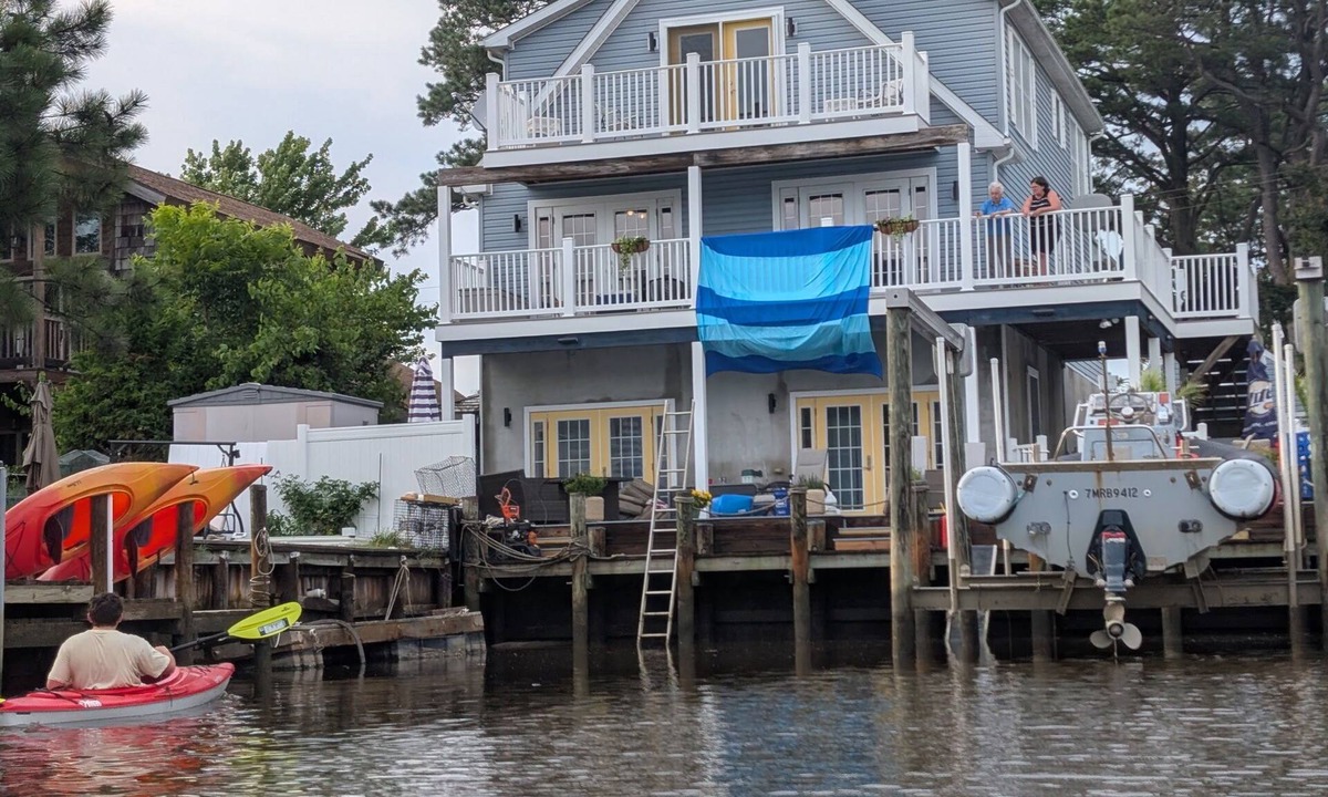 Cedar Neck House | Beautiful waterfront 5br 2ba Optional boat rental. 420 Friendly