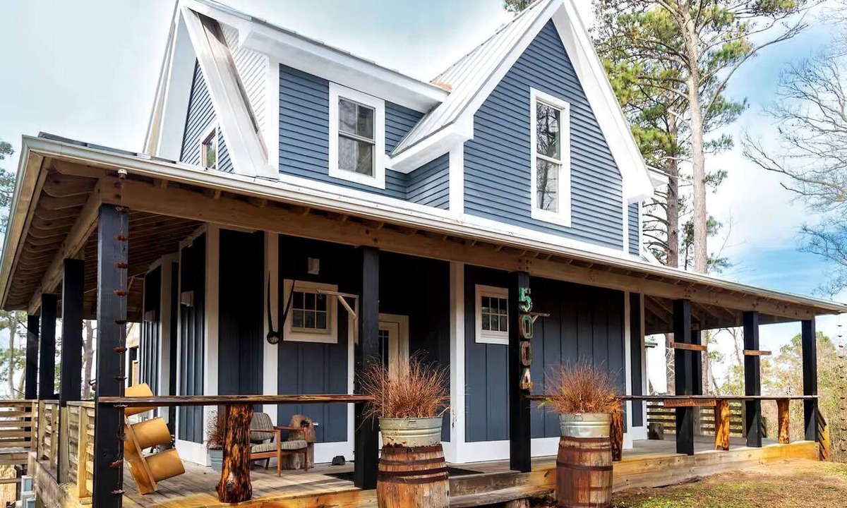Kitty Hawk Cabin | Beautifully-Decorated Soundfront Rental with a Balcony in Kitty Hawk, North Carolina