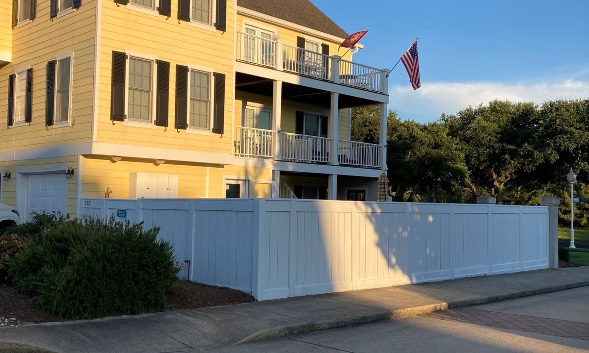Buck Island House | BEAUTIFULLY DECORATED ~ CLOSE TO THE BEACH ~ 5 BEDROOM/4 BATH