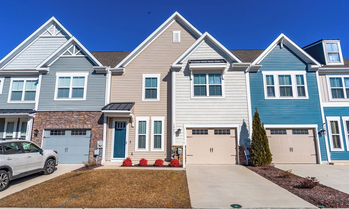 Millville House | Beautifully decorated 3 bed, 2.5 bath Pet Friendly townhome in the Bishops Landing Community! Wifi Available, Pools, Fitness Center, Tennis, Beach Shuttle, Playground!