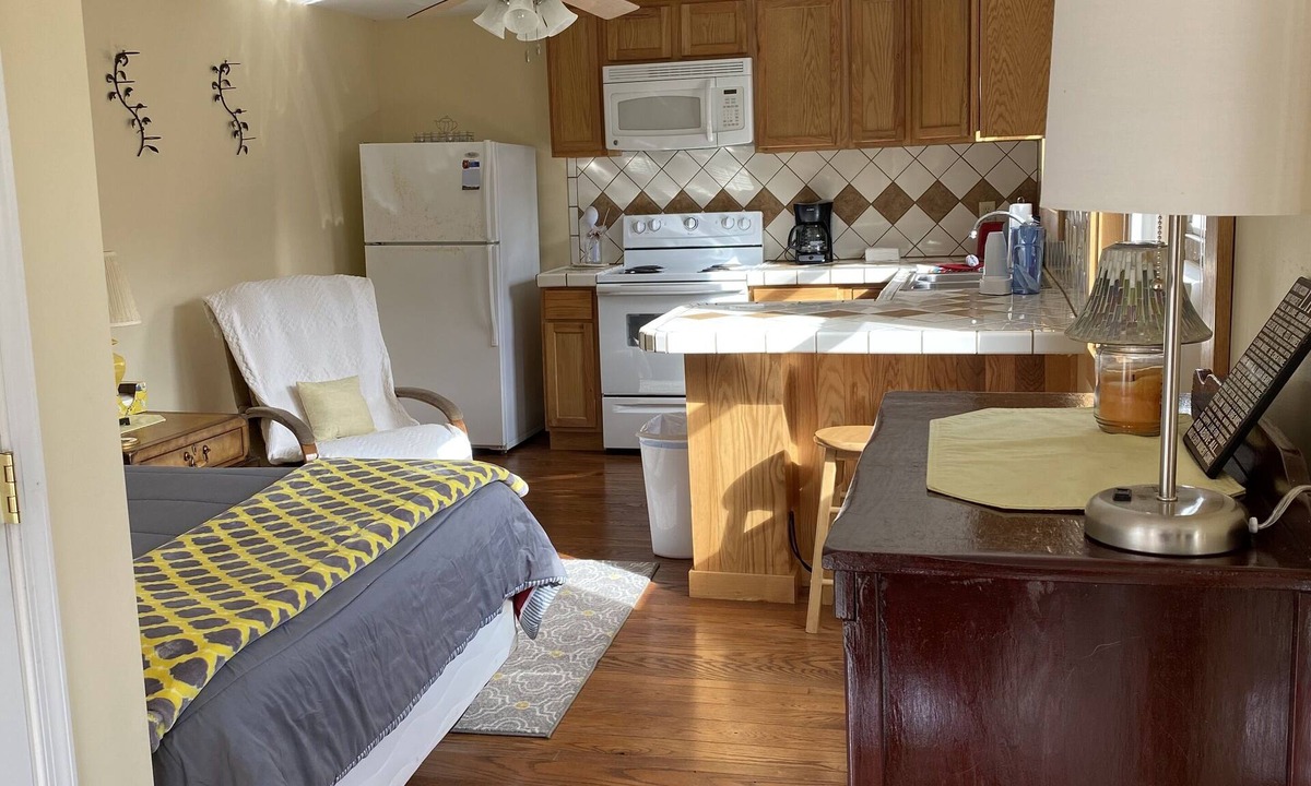 Caldwell Apartment | Beautifully Finished Apartment in a Peaceful Private Setting
