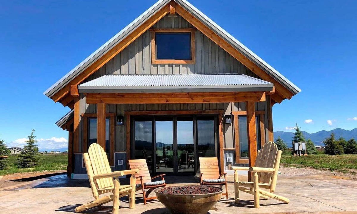 Somers Cabin | Beautifully Renovated Barn Ideal for Glamping at Flathead Lake, Montana