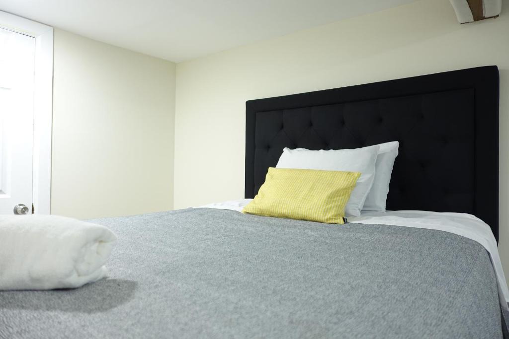 Hillside Apartment | Best EWR Airport Studio-Hot Tub-Free Parking