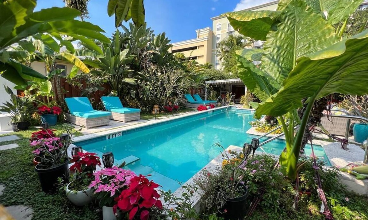 Parkside Apartment | Best location in the famous downtown Hollywood, Florida