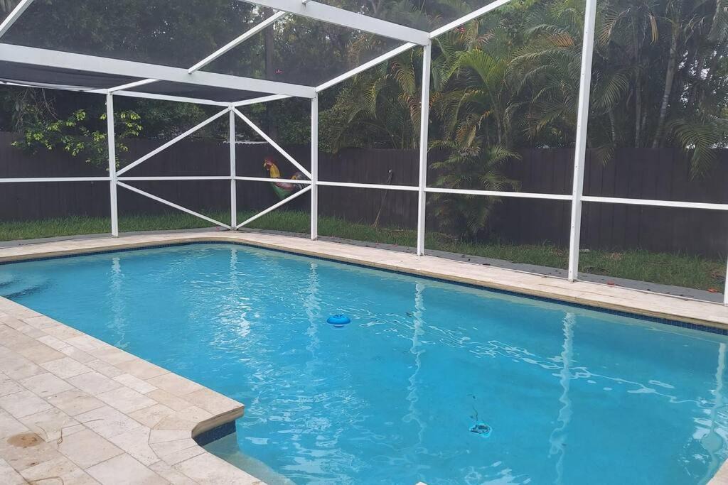 South Corals House | Best of Oakland Park, with heated enclosed pool