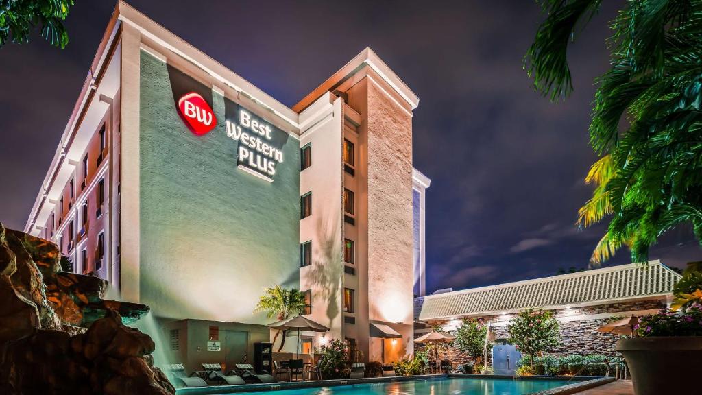 Hallandale Beach Hotel | Best Western Plus Hollywood/Aventura