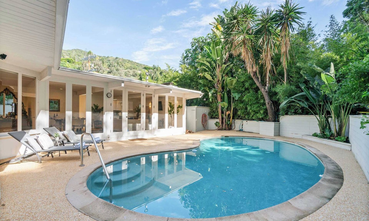 Beverly Glen House | Beverly Hills 2BR | Pool & Views | C&C