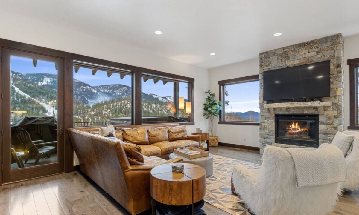 Whitefish Villa | Big Mountain Haus, ski in/out.7BD 5.5BA, Hot Tub & Dry Sauna! Sleeps 22!