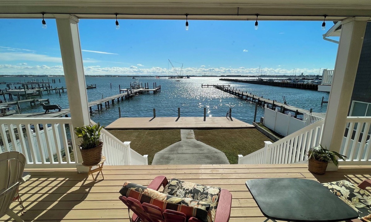 Willoughby Spit House | Big Waterfront House! Fishing Dock, Arcade, Garage Parking, Walk to Beach!