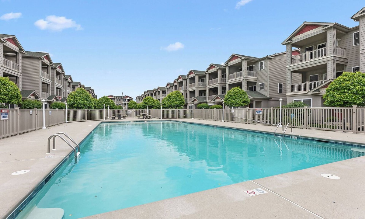 Wildwood House | BIGGEST+BEST POOL IN WW! WILDWOOD SQUARE TOWNHOUSE!