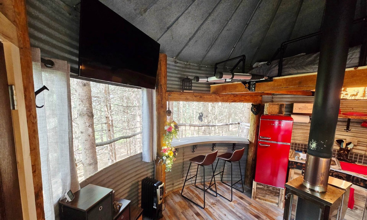 Smithsburg Cabin | Bin There Treehouse - A Grain Bin treehouse!