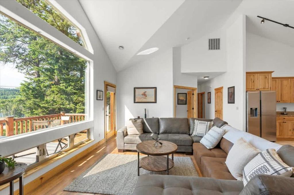 Somers House | Blacktail Retreat - Close to Skiing & Glacier Park