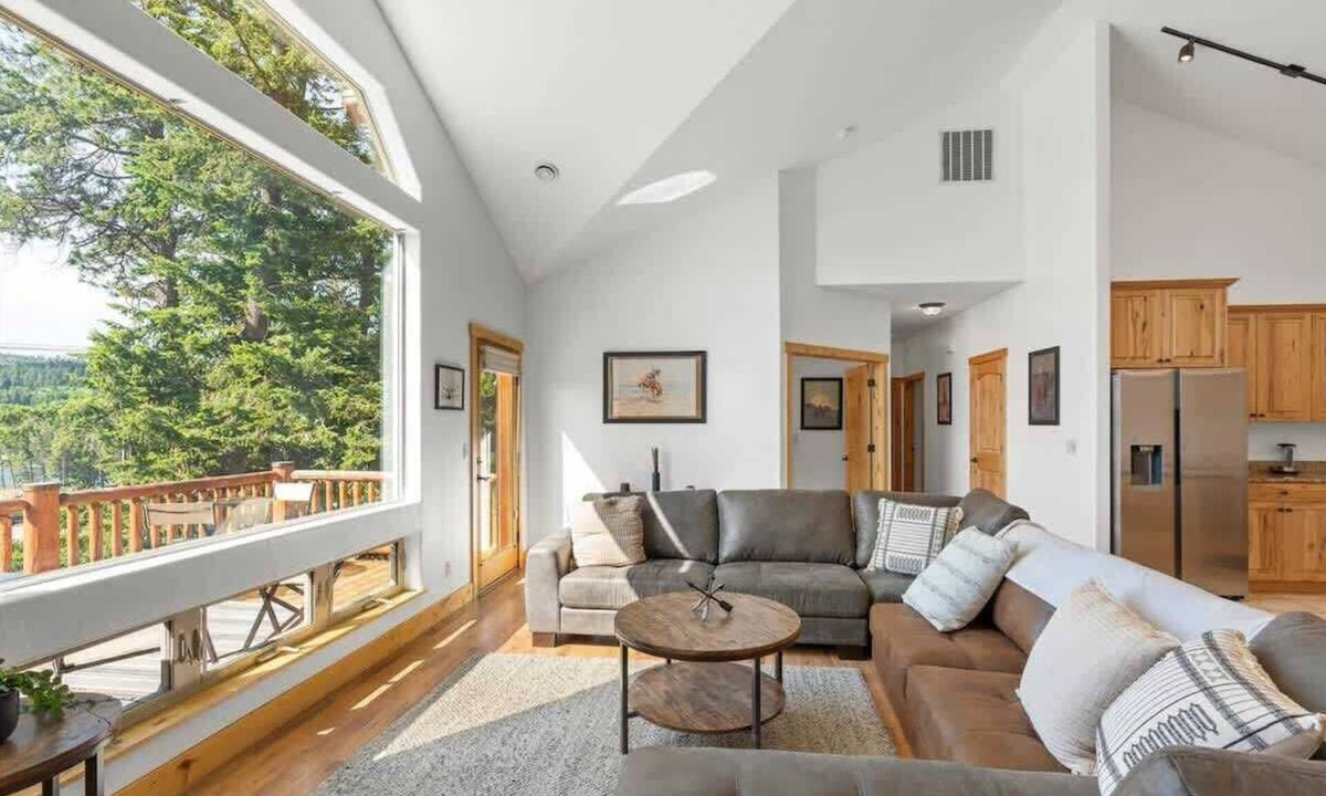Somers House | Blacktail Retreat | Close to Skiing & Glacier Park