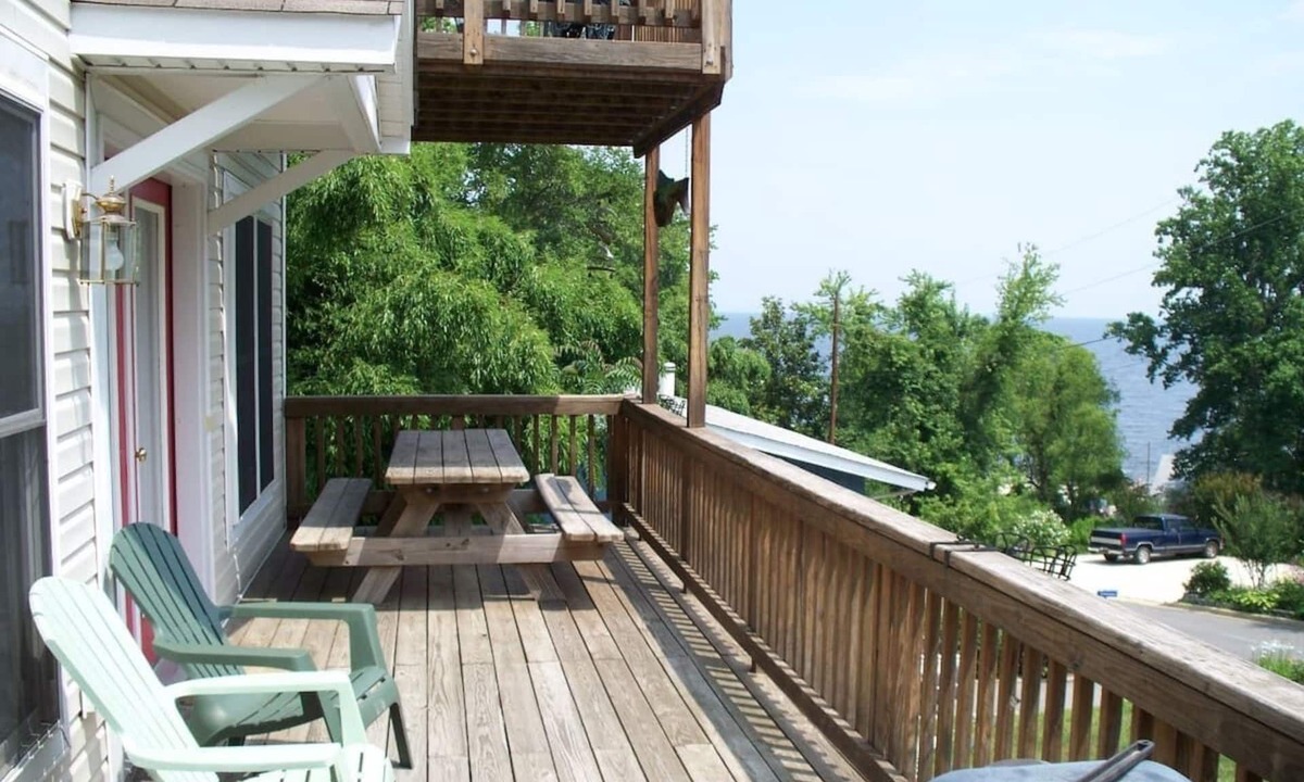 Calvert Beach-Long Beach House | Block to beach. Enjoy relax and play in our gameroom