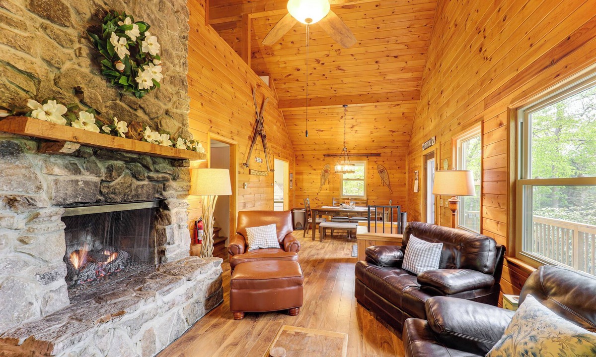 Charter Hills Cabin | Blue Ridge Mtn Cabin: Hot Tub & Mountain Views