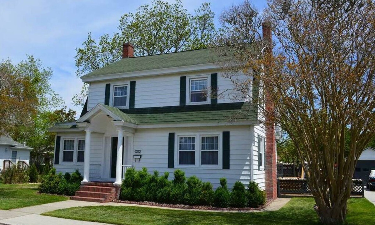 Chincoteague House | Blue Water - Single Family Home - In Town - LG. FENCEED IN YARD, NO LINENS