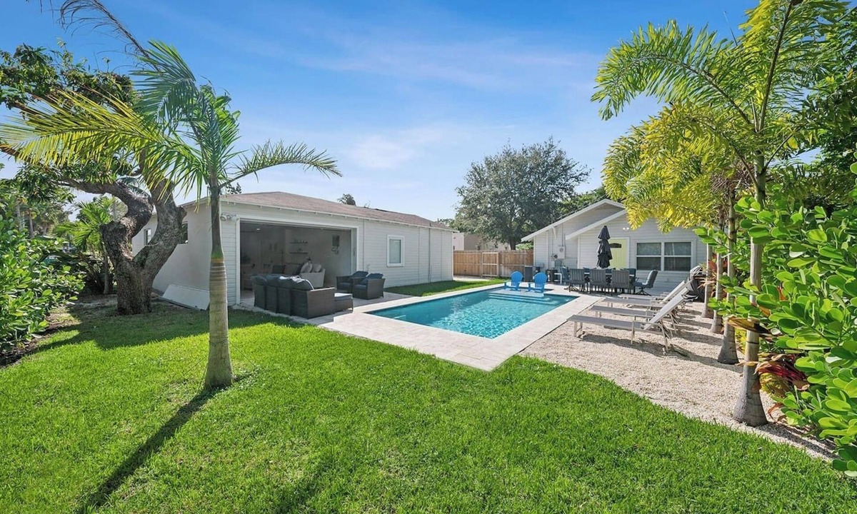 Delray Beach House | Bluebird House | 3/2 + 2/2 Guest House | Pool
