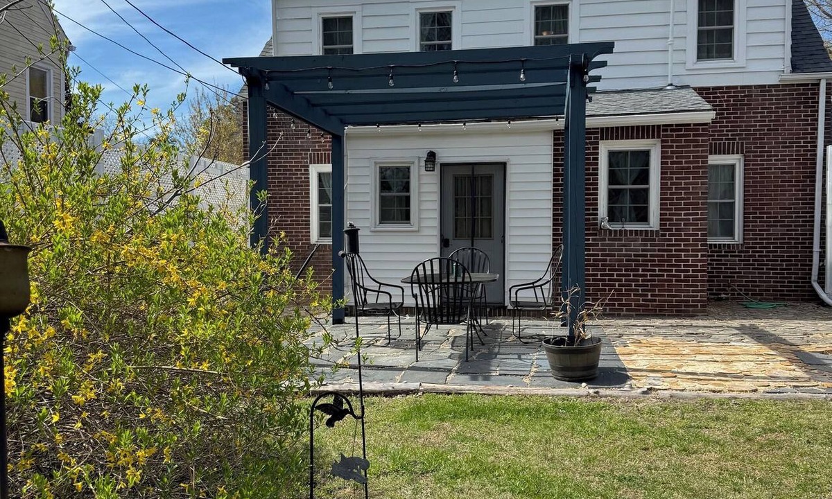 Blackstone House | Bluebird on Main-cozy and cheerful 3 bedroom house.