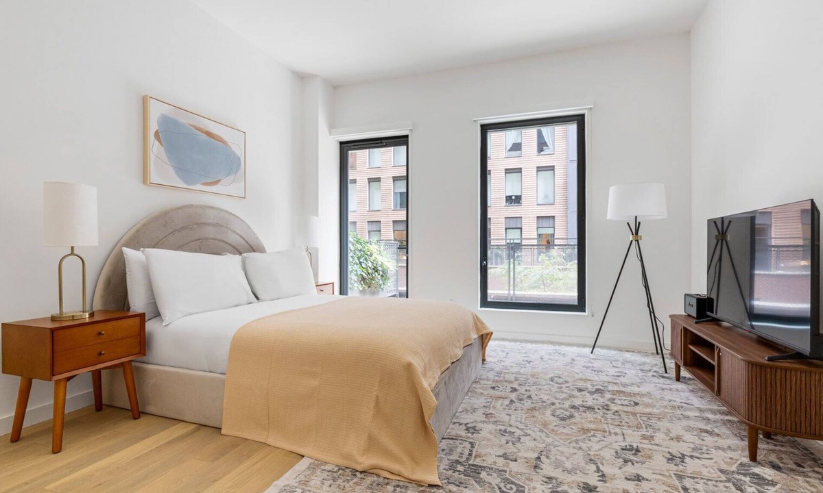 Chelsea Apartment | Blueground | Chelsea, rooftop pool, nr Madison Square Park