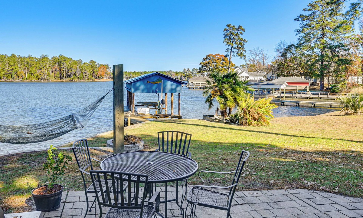 Bath House | Boat Dock & Fire Pit: Waterfront Bath Getaway!