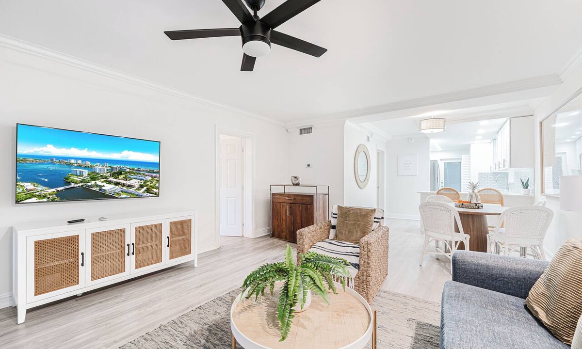 Boca Raton Apartment | Boca Intracoastal Retreat: Pet Friendly, Walk to Beach, Pool & Gym