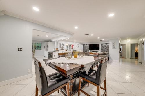 Sandalfoot Cove House | Boca Raton Home: Outdoor Kitchen, By Golf Courses