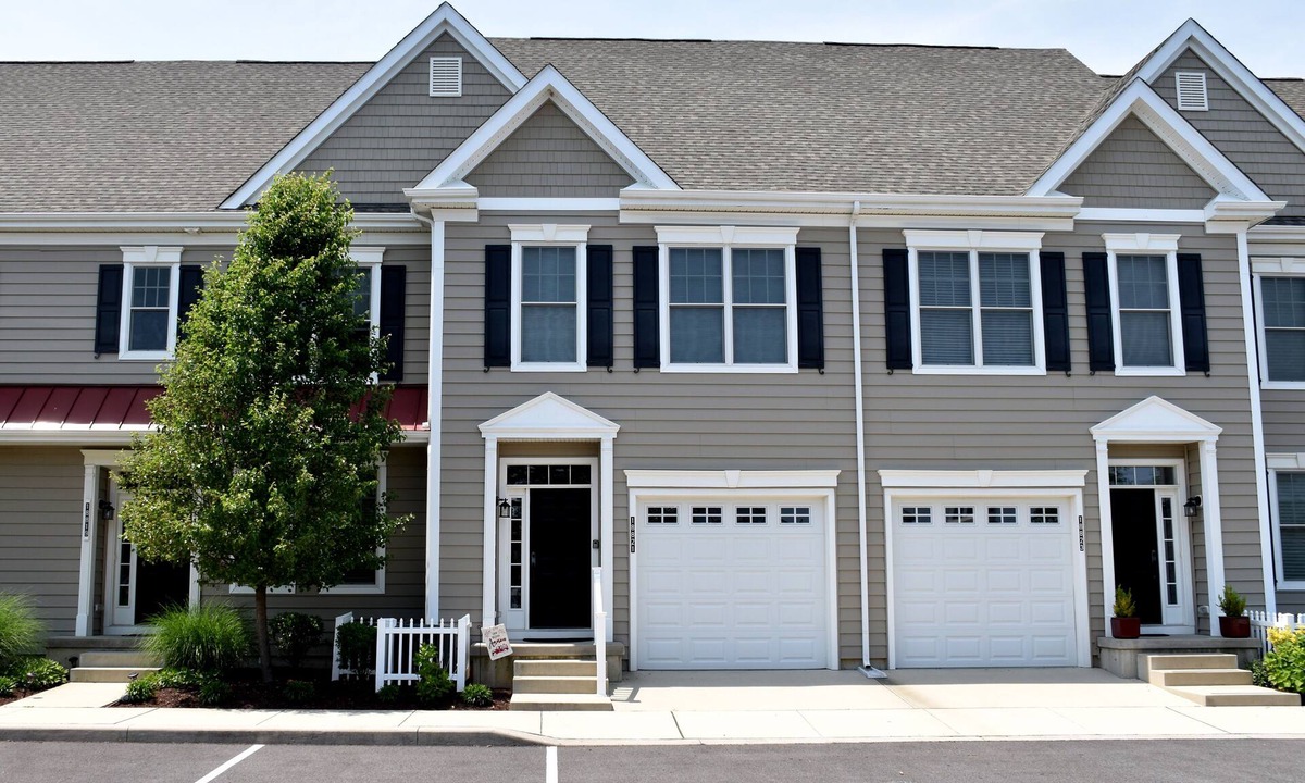 Rehoboth Beach House | *BOOK NOW* Wonderfully Appointed Townhome Minutes From Both Historic Lewes and Rehoboth Beach