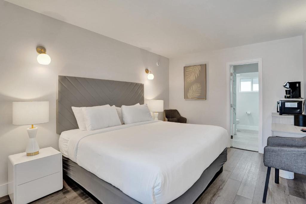Galt Mile Hotel | Botanica King Suite in Ocean Blvd