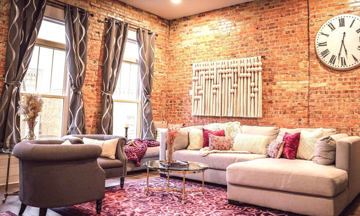 Millersburg Apartment | Boutique 2BR Loft, Soaking Tub & Fireplace