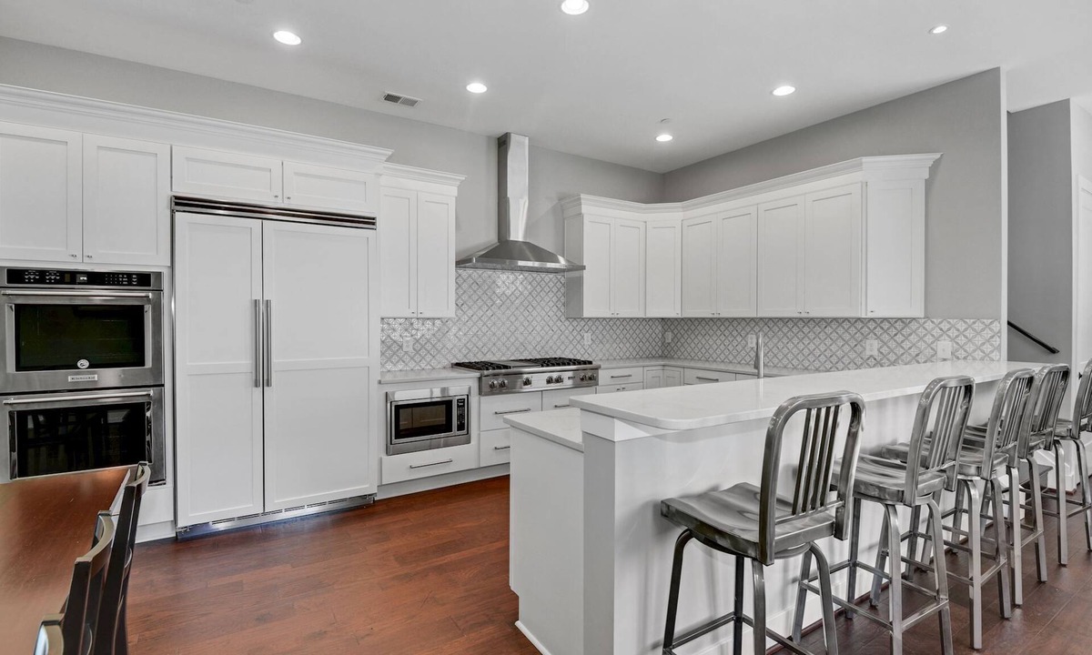 Annapolis House | Brand New.1.5 blocks to Westin. 1st floor bed & bath. Walkable Convenience