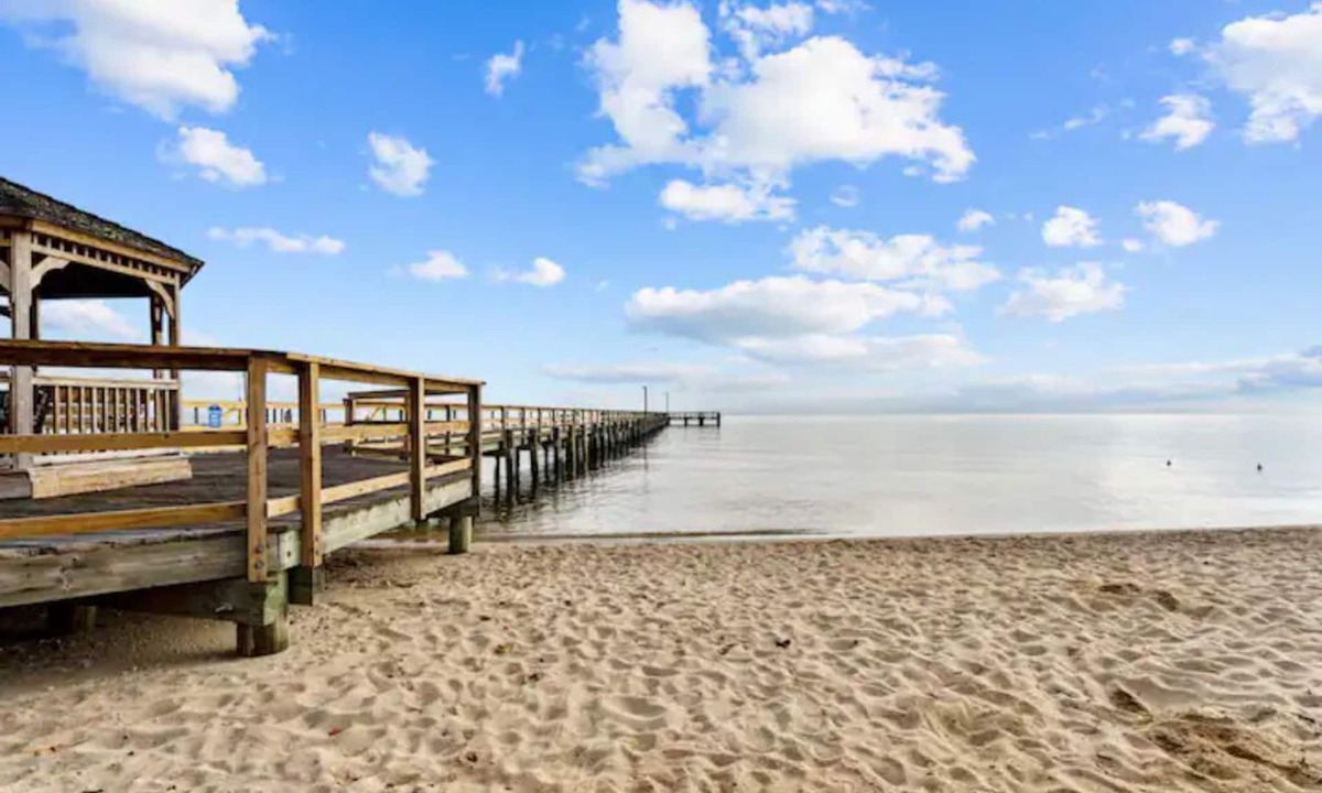 Issue Cottage | Brand New 2 Bedroom Cottage, 1 Block From Beach