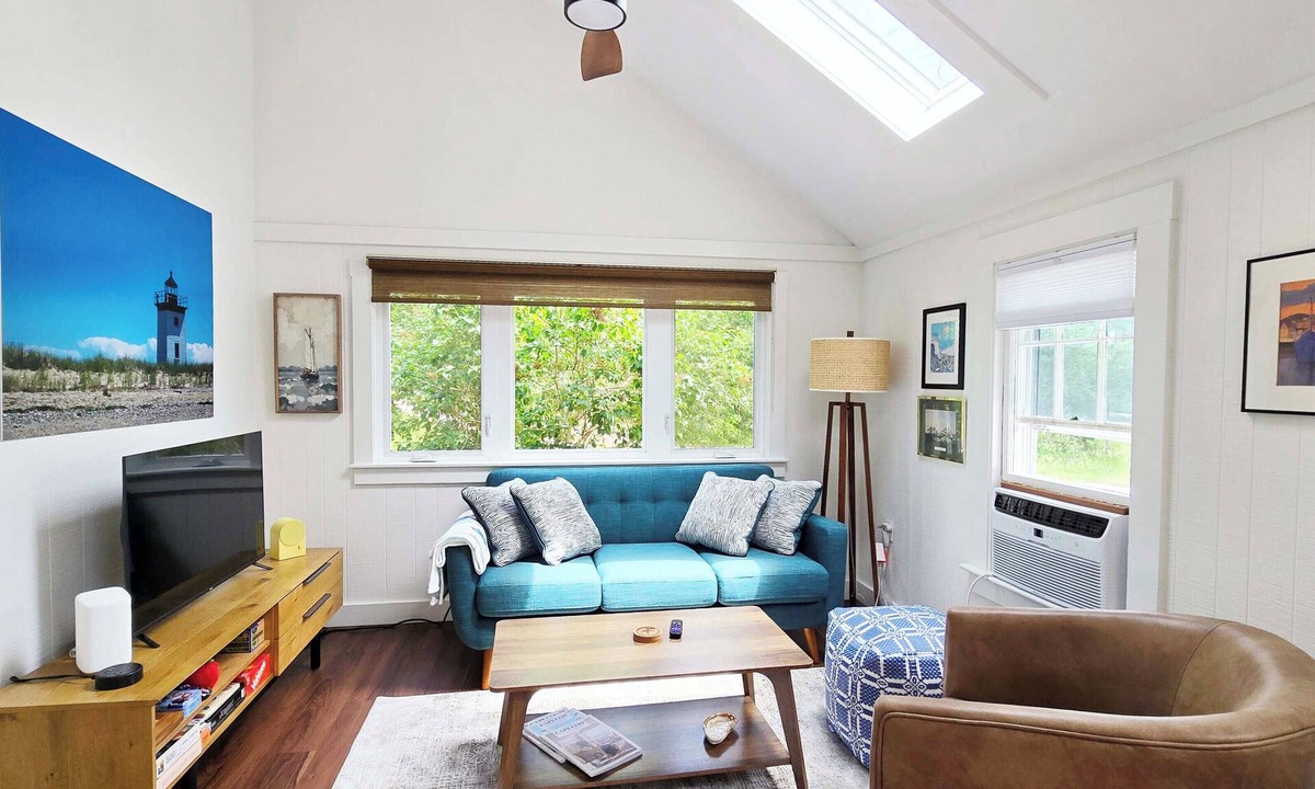 Wellfleet Cottage | BRAND NEW LISTING! 2BD Cottage-A/C, Deck, Enclosed Outdoor Shower, Walk to Burton Baker Beach