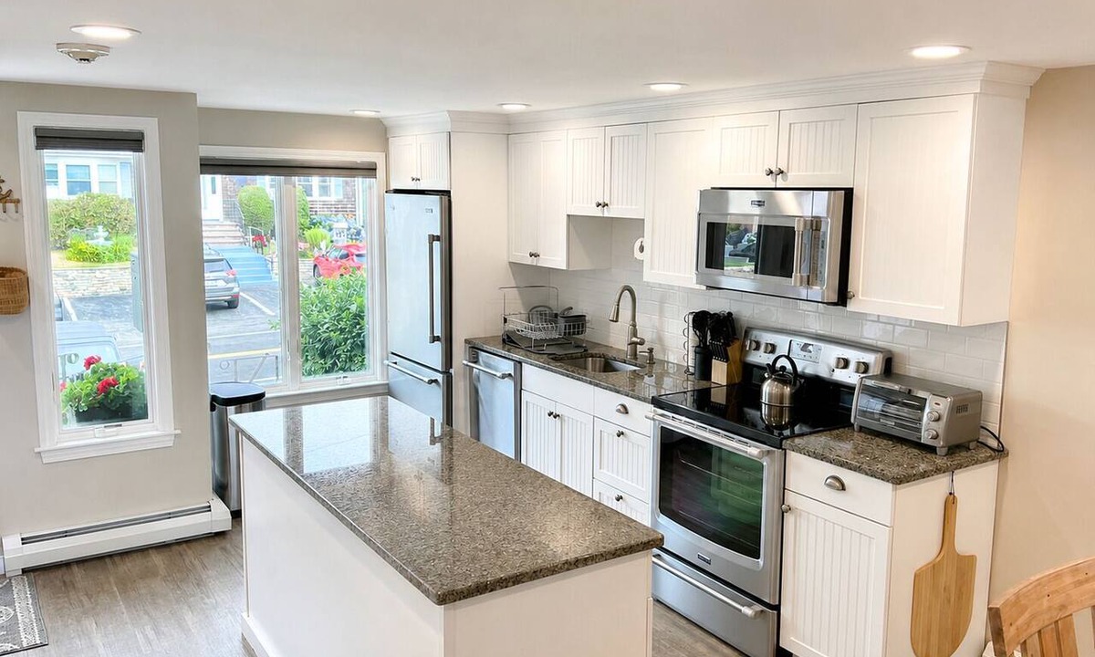Hyannis Condo | BRAND NEW LISTING! 3BD-A/C-PRIVATE ASSOCIATION BEACH-POOL- UNIT 14