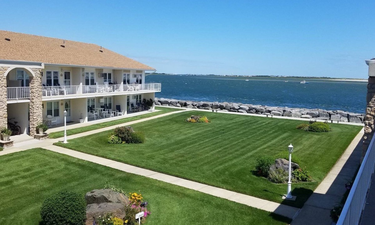 Anglesea Condo | Brand New Owner, Newly Renovated!