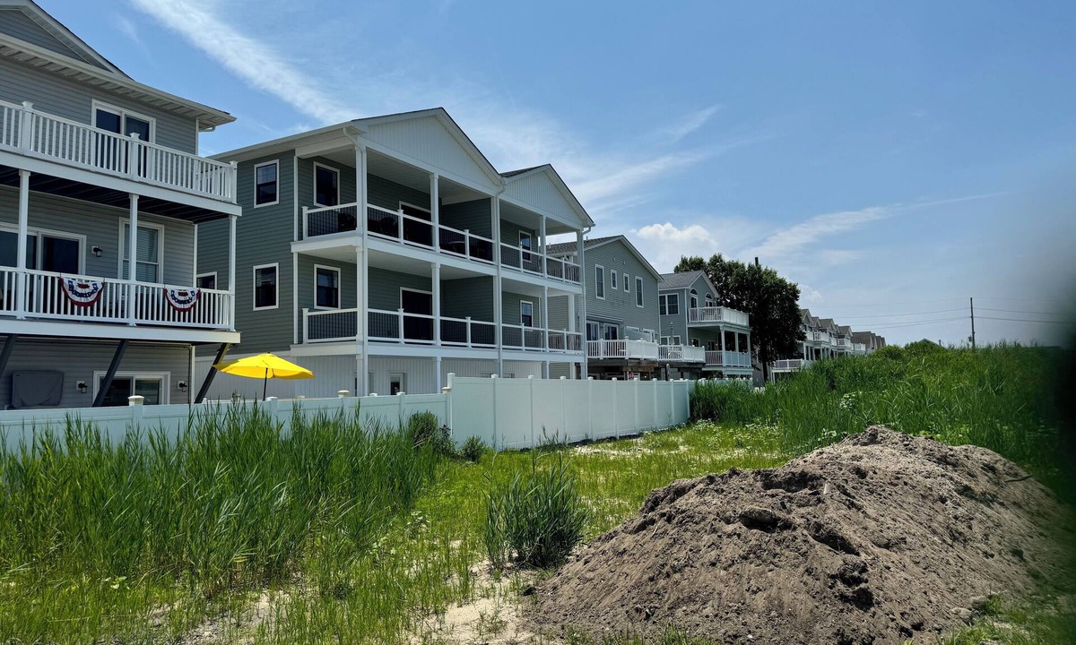 Wildwood Condo | Brand New Spacious 4-bedroom condo with Beautiful Bay view's Wildwood h WiFi, AC