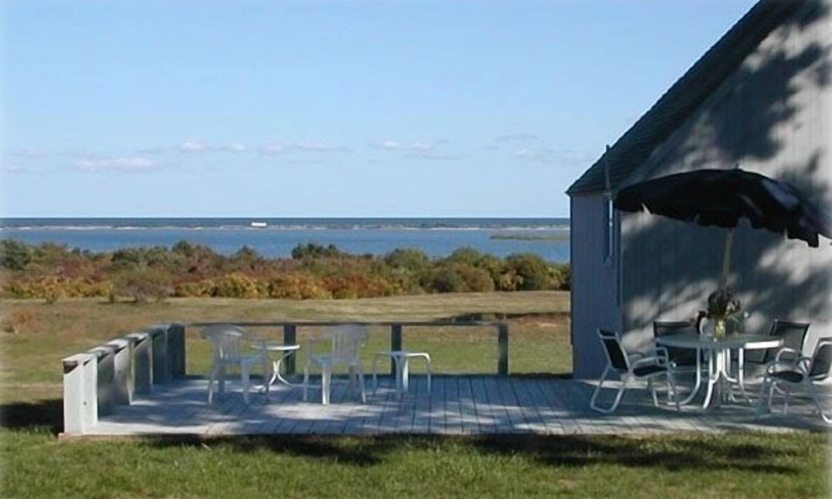 Oak Bluffs House | Breathtaking Waterviews with Private Beach - Harbour House with AC and Heat