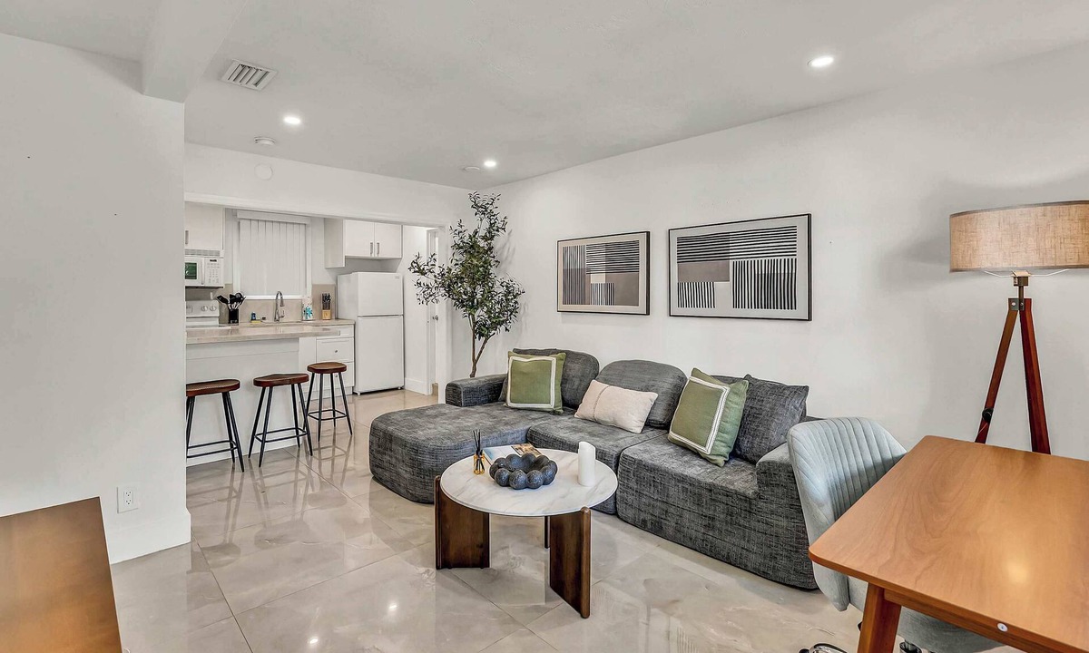 Victoria Park Apartment | Bright 1BR Getaway, Victoria Park, Las Olas Nearby