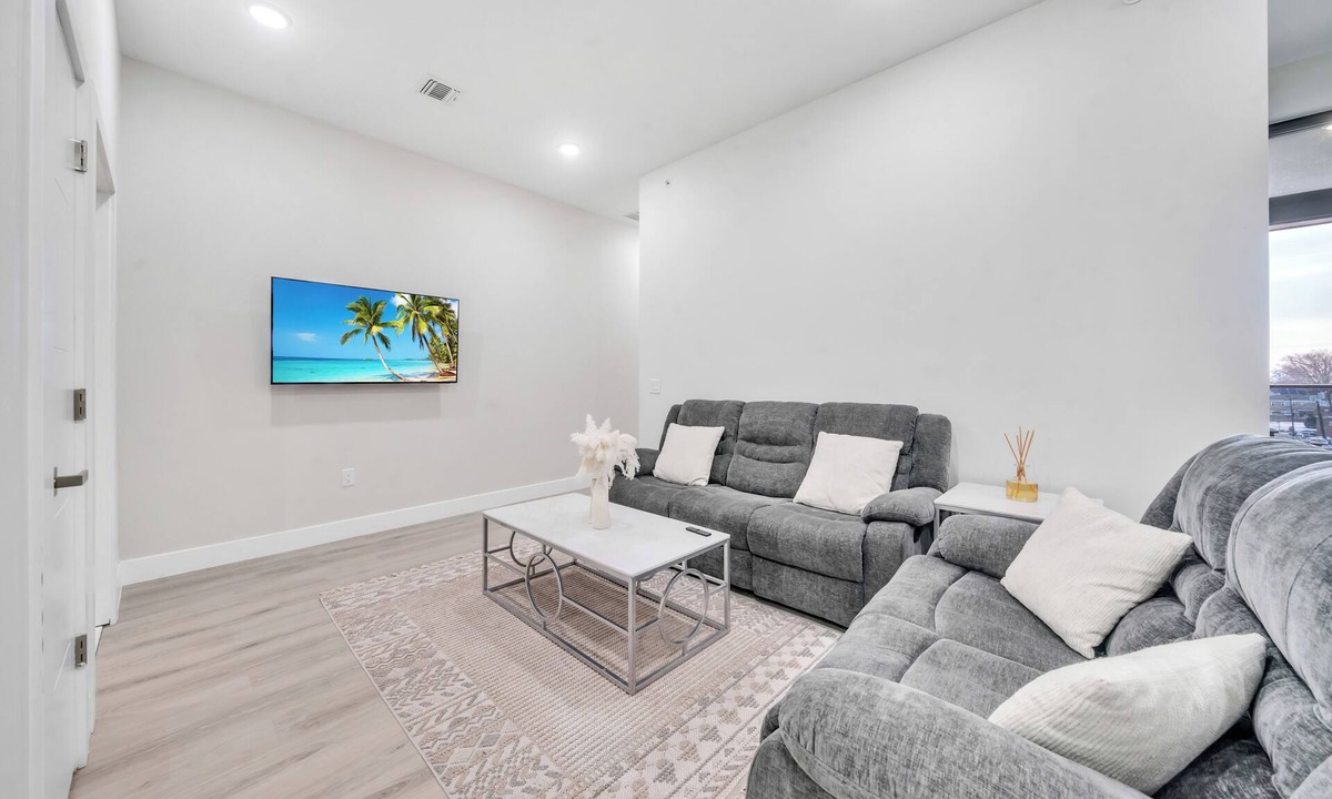 Paterson Apartment | Bright 2-bedroom apartment with AC in soothing Paterson