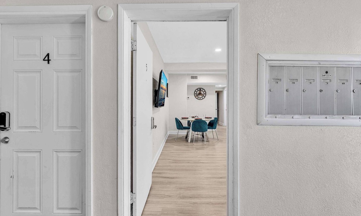 Bay Harbor Islands Apartment | Bright 2BR in Bay Harbor Islands near beach, dining, and shopping