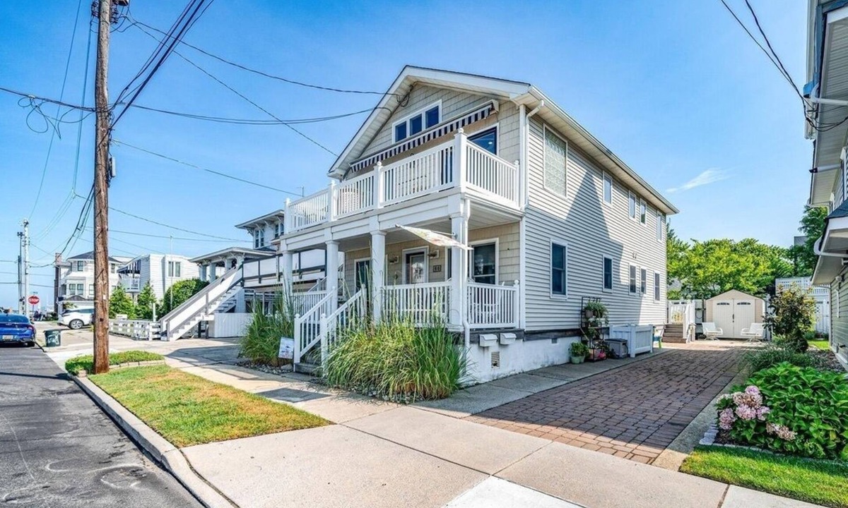 Gardens Condo | Bright & airy beach retreat with bay views