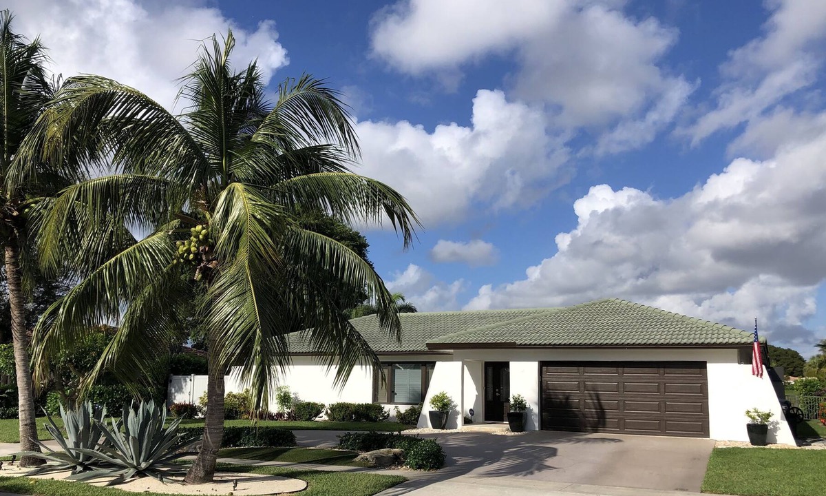 Boca Del Mar House | Bright and cheerful, four bedroom home with pool