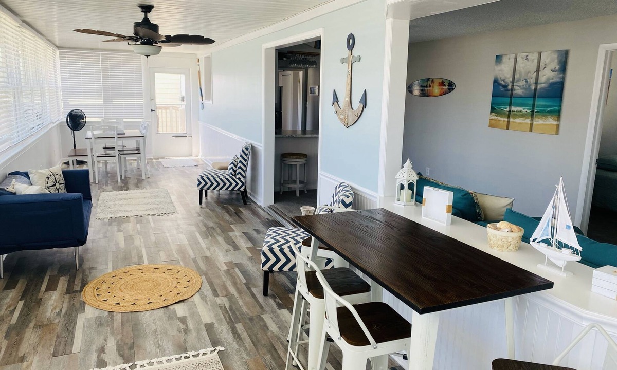 North Wildwood House | Bright, Beachy & Gorgeous Sunroom 3 Bed 1 ba & outdoor shower, offstreet park
