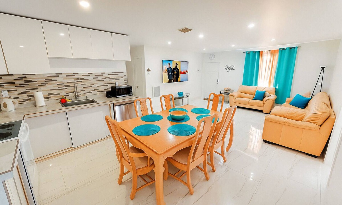 Dania Beach House | Bright & Cozy Family Home Near Dania Beach