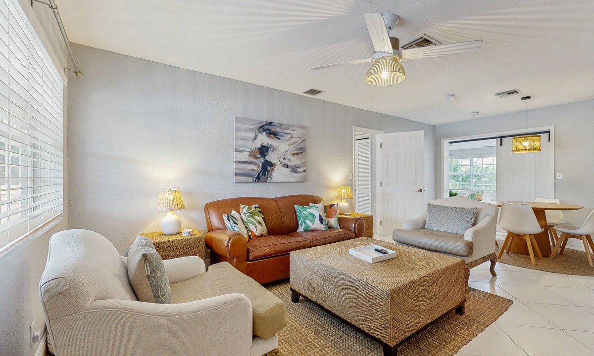Middle River Terrace House | Bright Florida Home - Enclosed Yard, Fully Equipped Kitchen & Great Location
