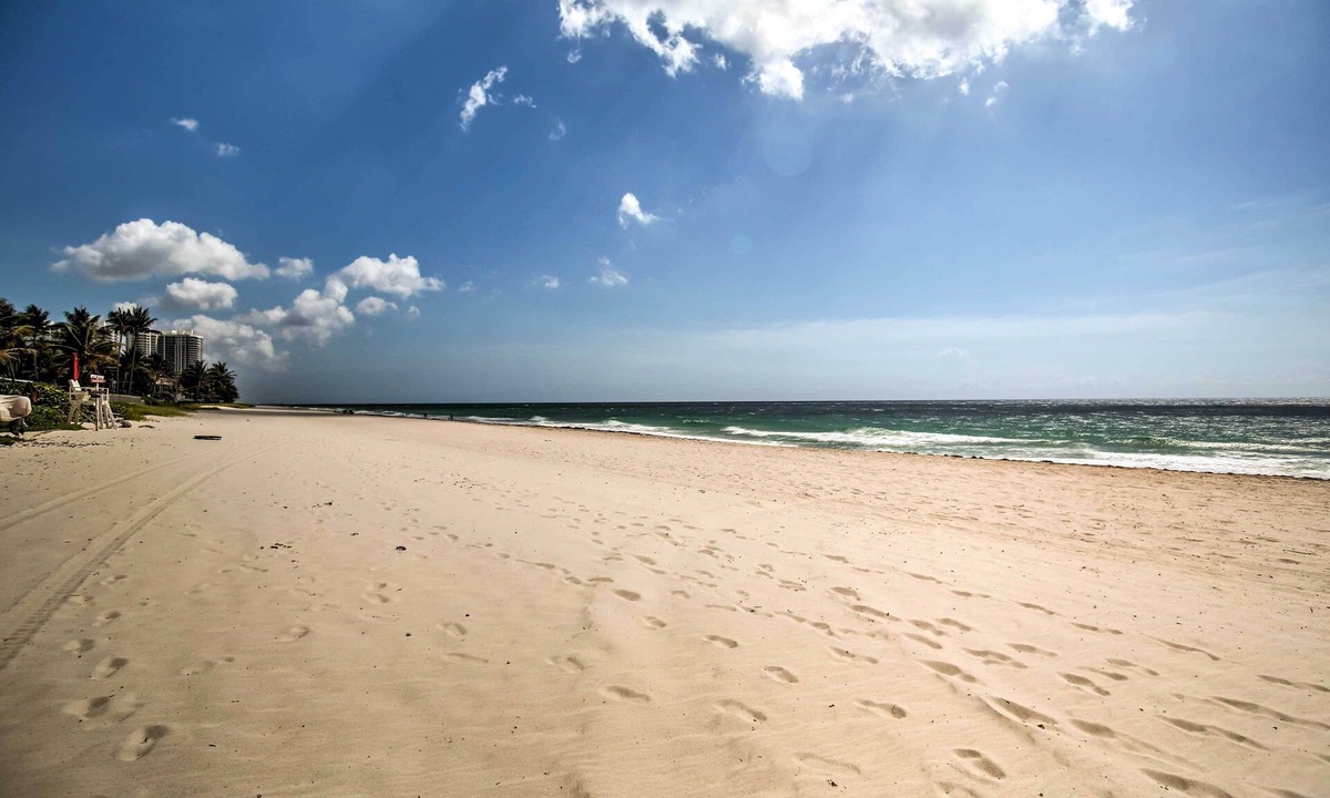 Barrier Island House | Bright Fort Lauderdale Beach Home w/ Private Pool!