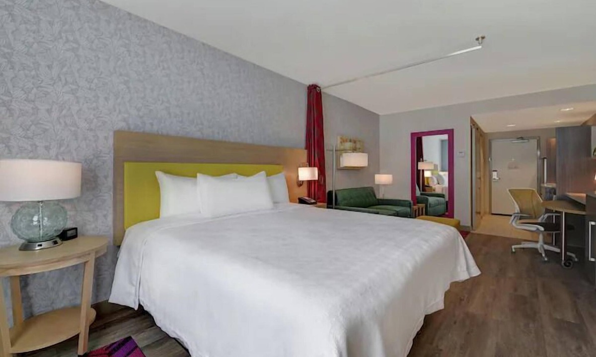West Palm Beach Hotel | Bright King Studio w/Breakfast & Outdoor Pool, 1.8mi Armory Art Center WPB