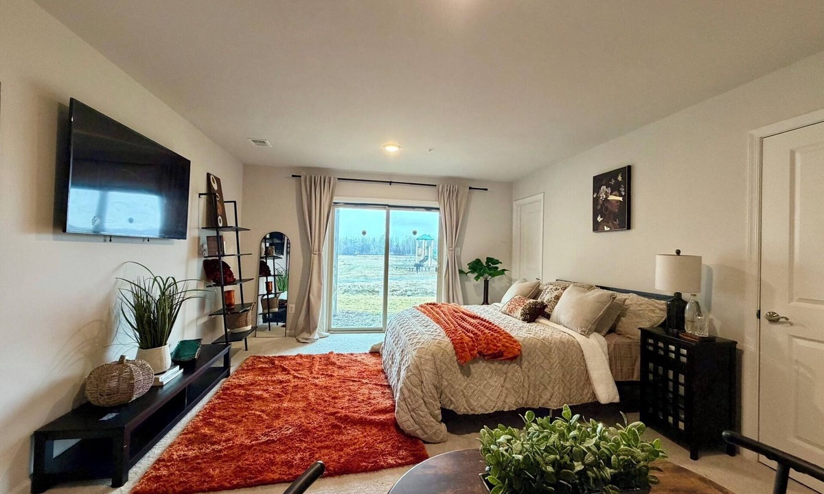 Bowie House | Bright Private Furnished Suite with Separate Entrance Near Washington DC